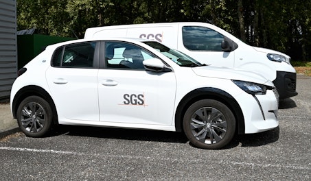 Coches con el logo de SGS