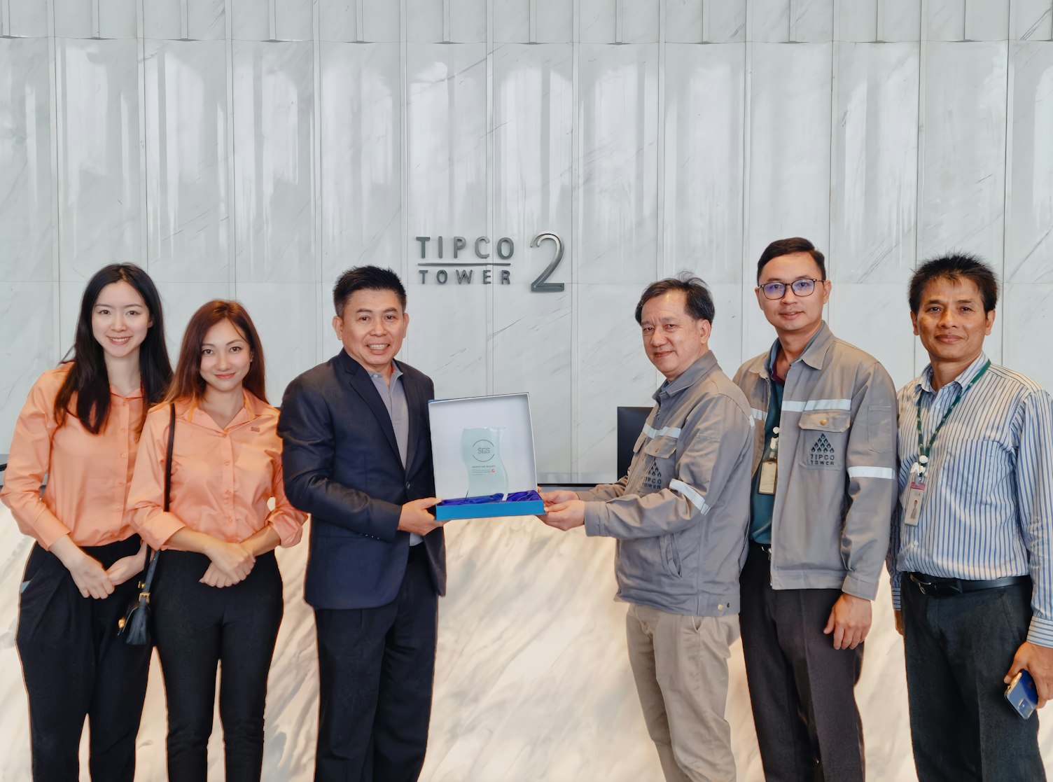 มอบรางวัล IAO ให้กับทิปโก้