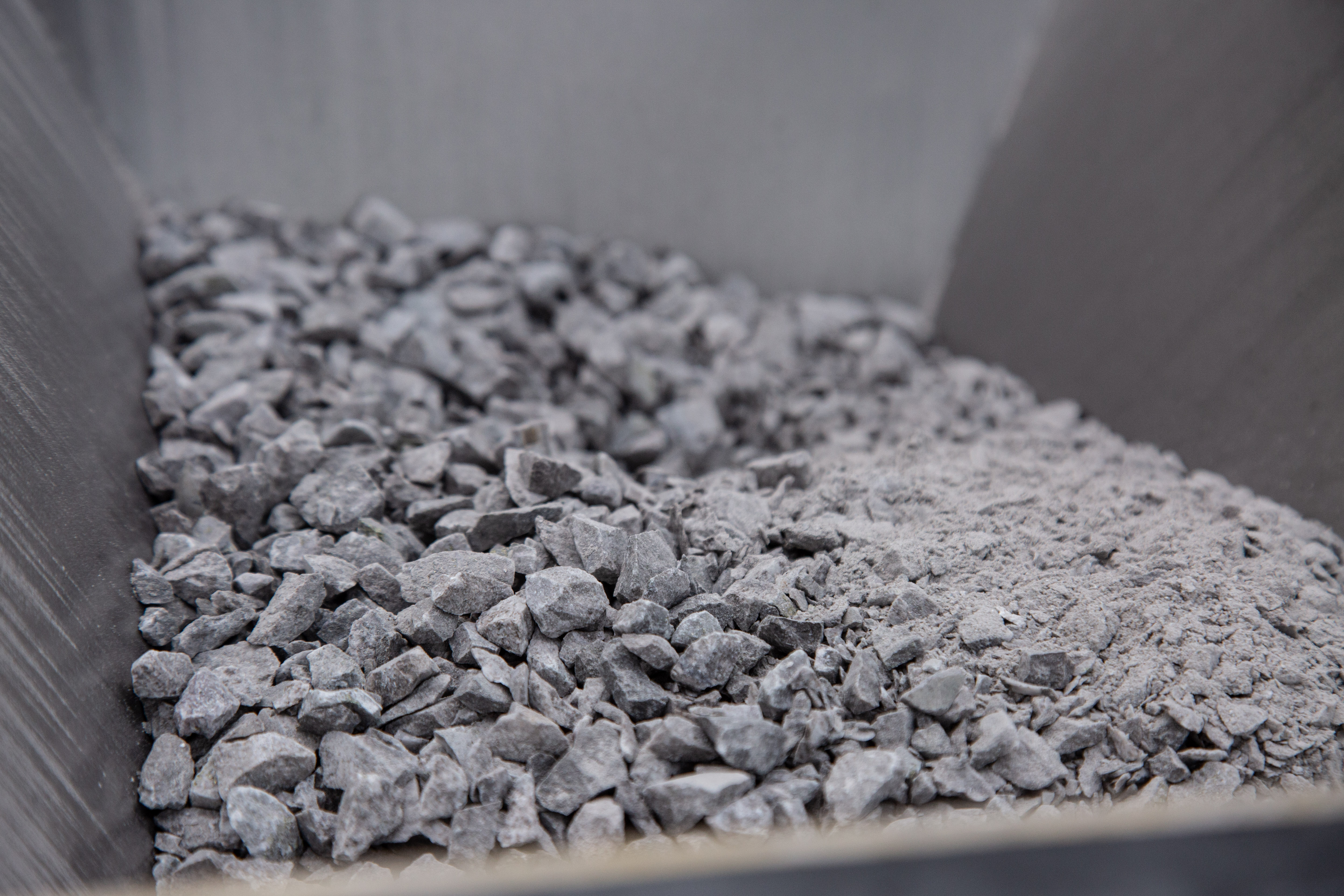 Crushed and coarse rocks