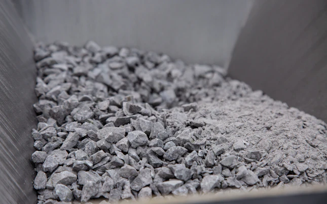 Crushed and coarse rocks