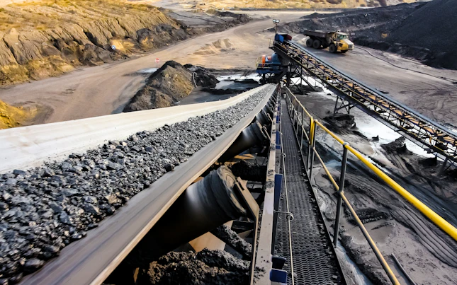 raw material transported on conveyor at mine site