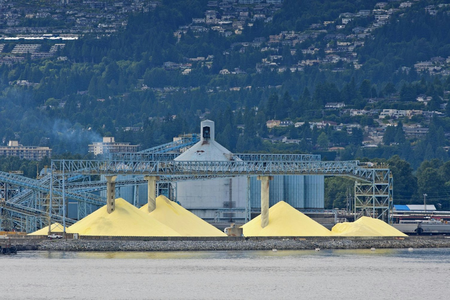 Yellow Mountains of Sulfur to be Shipped out of Vancouver Port