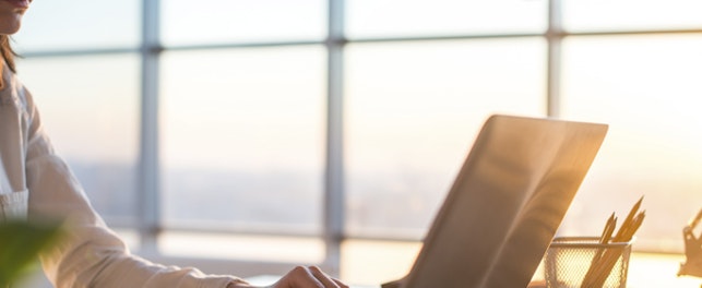 main feature business woman working at home using computer