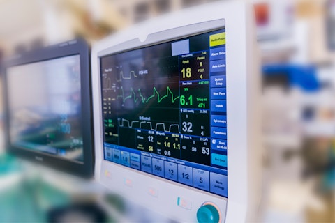 main feature computer monitoring cardiac surgery