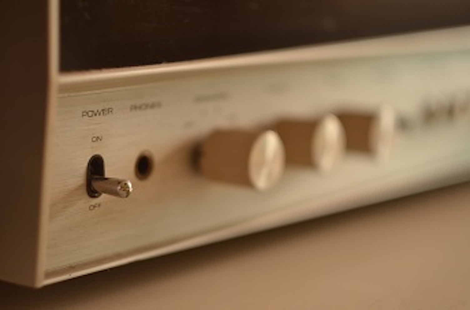 orig silver audio component unsplash 344px