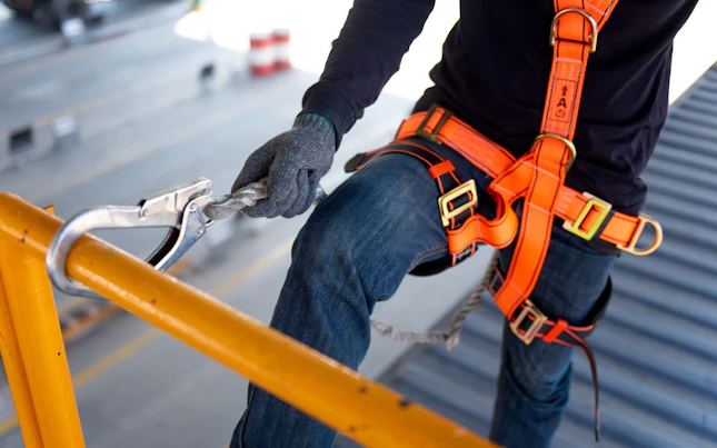 Construction Worker Use Safety Harness and Safety Line