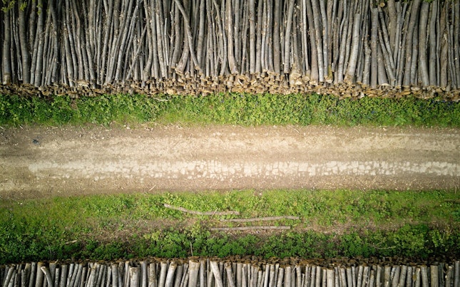 Lichtspuren in der Stadt bei Nacht