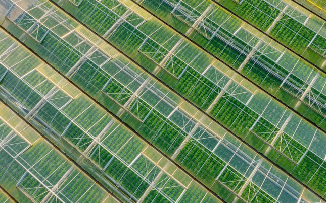 Aerogeneradores en la cima de una cordillera