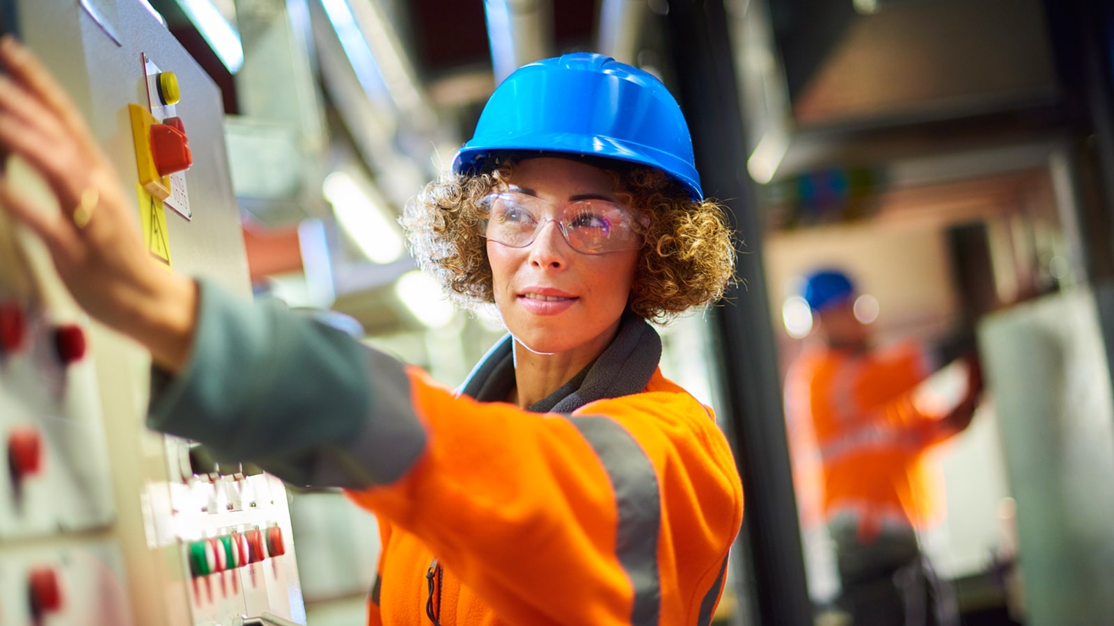 Ingeniero de mantenimiento femenino