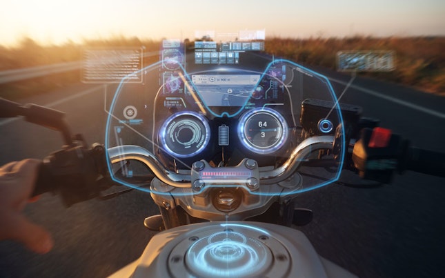 Cockpit et écran tactile d’une moto futuriste