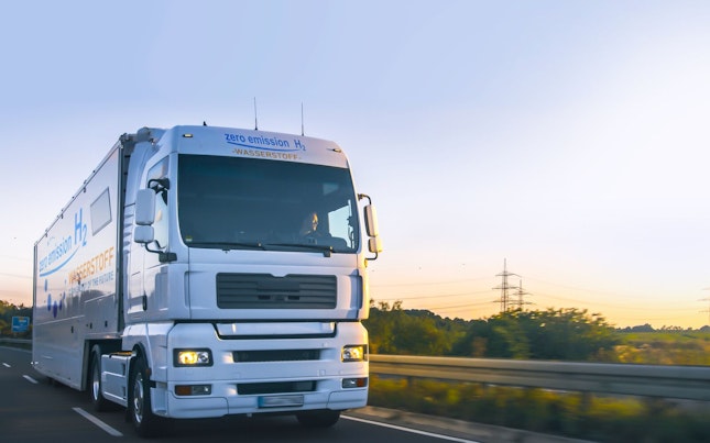 แนวคิดดิจิทัลสําหรับรถยนต์บนมอเตอร์เวย์