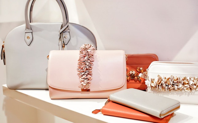 Chica con chaqueta de plumón