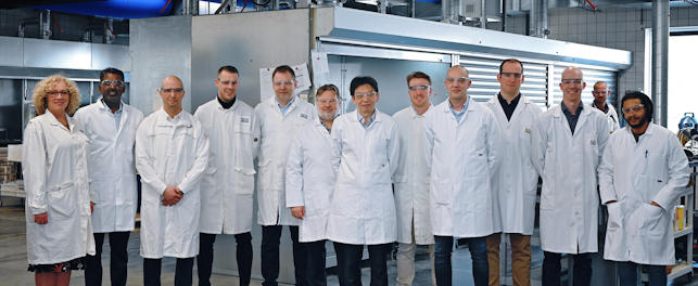 People in White Coat 1600px