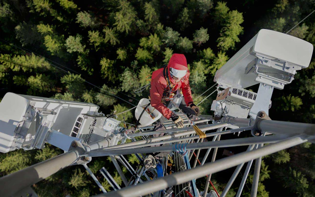 Werknemer telecommunicatietorens