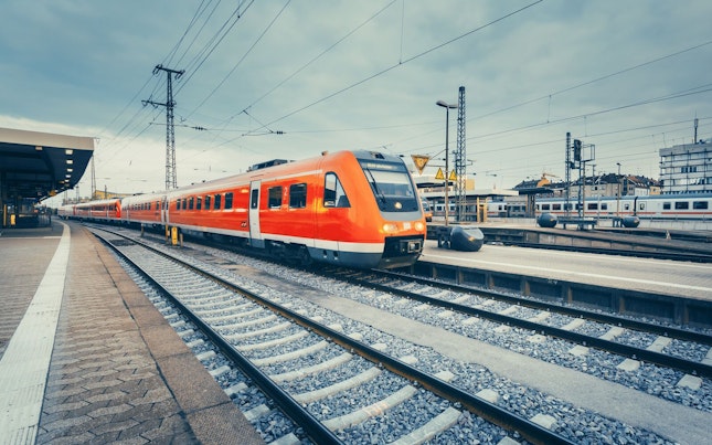 Lichtsporen in de stad 's nachts